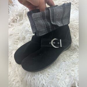 6.5 White Mountain boots